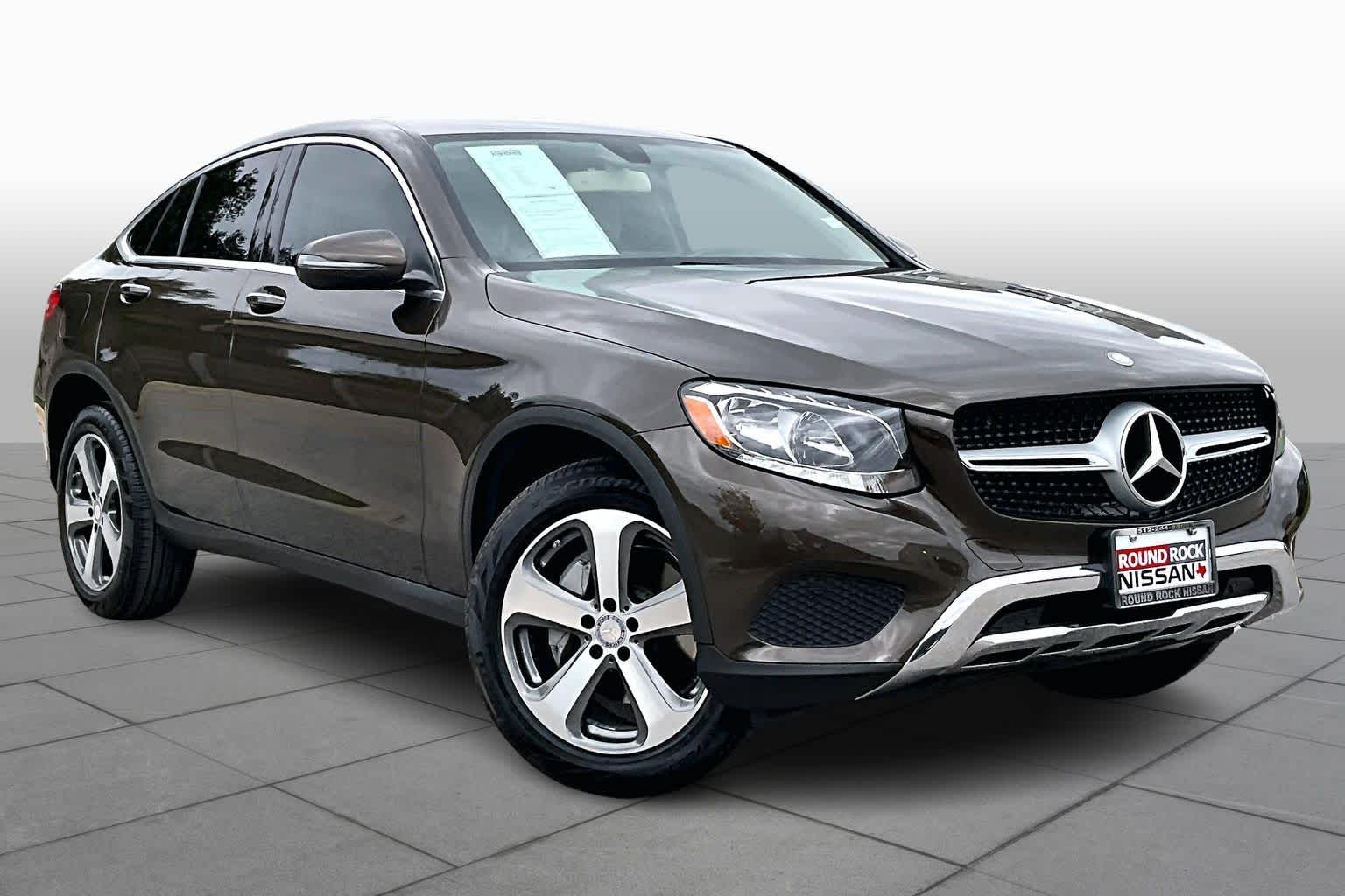 2017 Mercedes Benz GLC 300 4MATIC photo 2