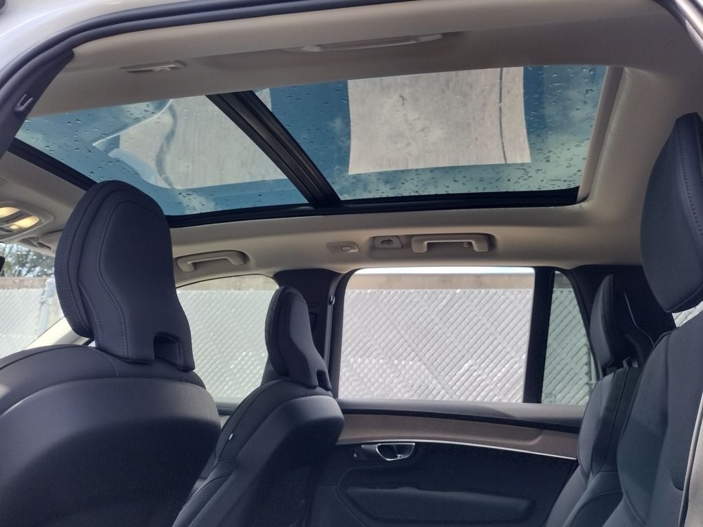 2026 VOLVO XC90 - Image 22