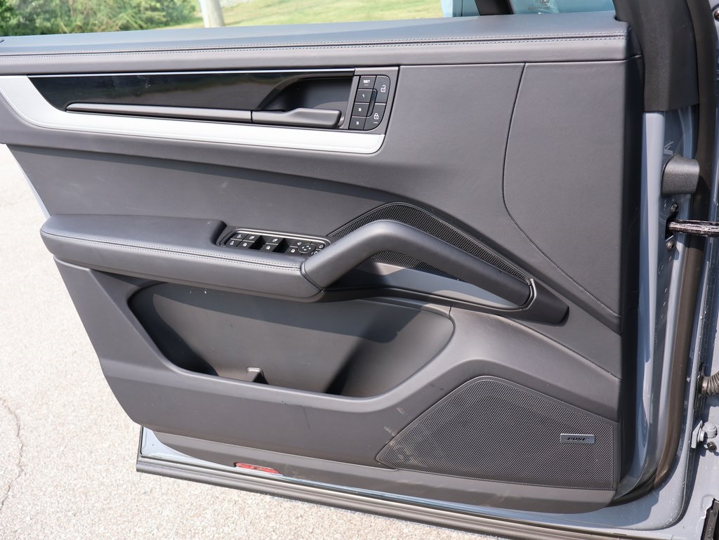 2025 Porsche Cayenne Coupe S photo 33