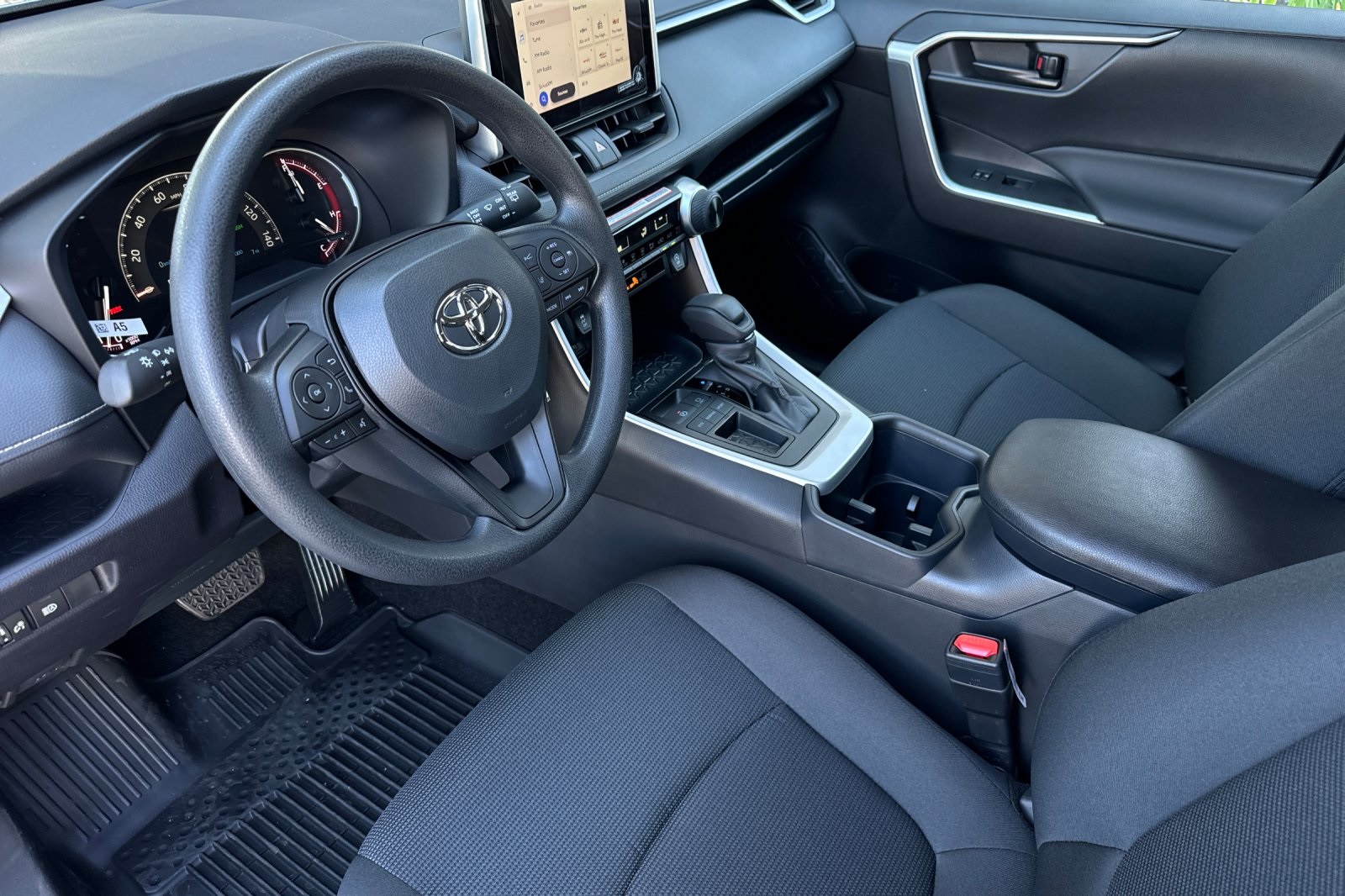 2025 Toyota RAV4 LE photo 10