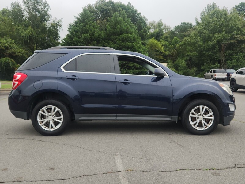 2017 Chevrolet Equinox LT photo 2