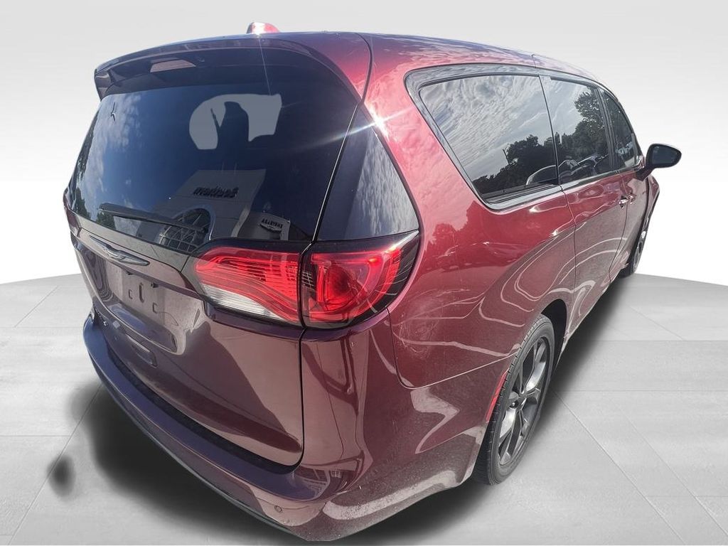 2018 Chrysler Pacifica Touring Plus photo 3