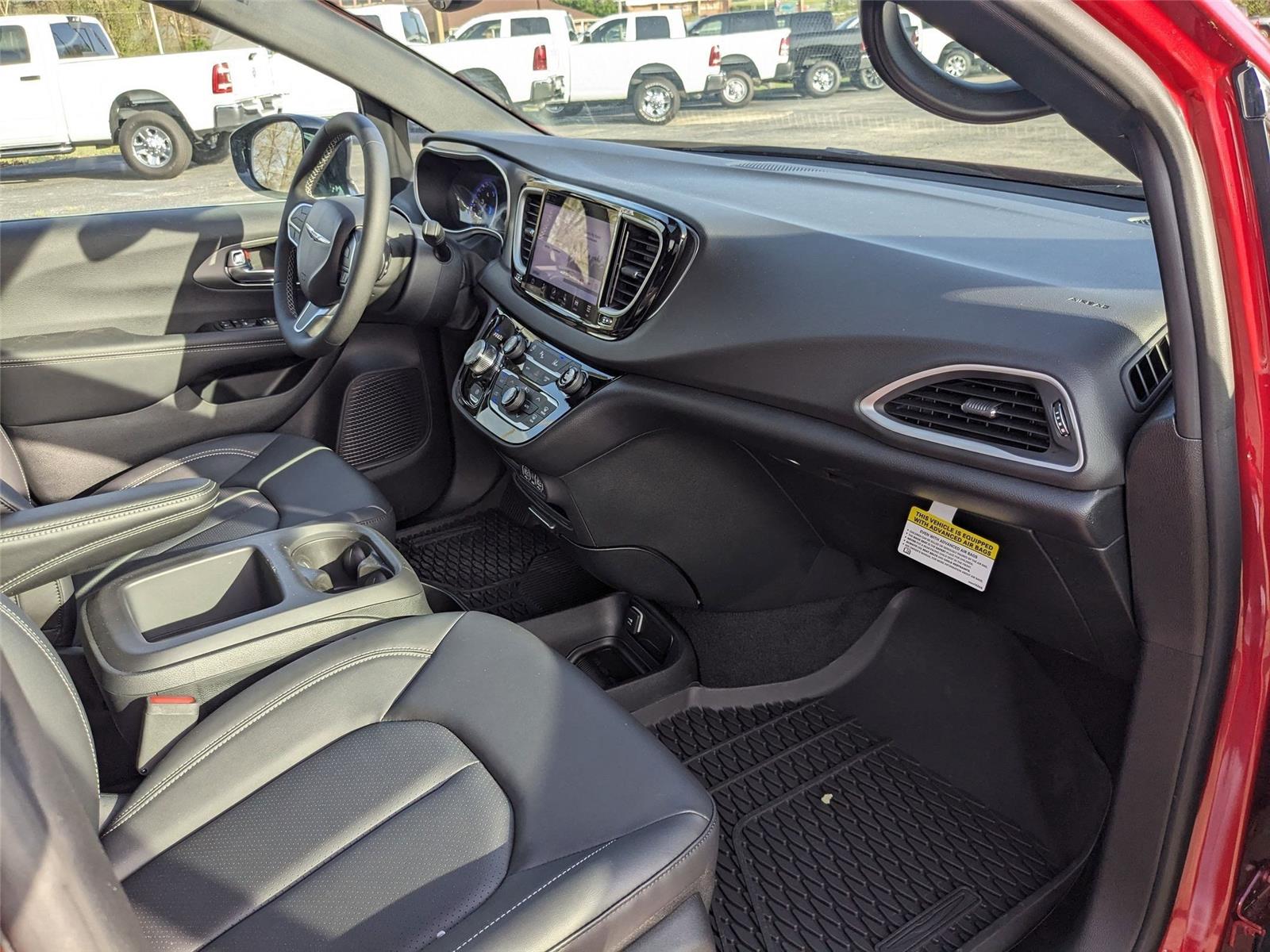 2025 Chrysler Voyager LX photo 19