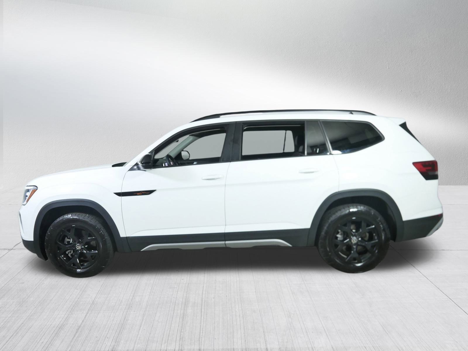 2024 Volkswagen Atlas Peak Edition SE Technology photo 4