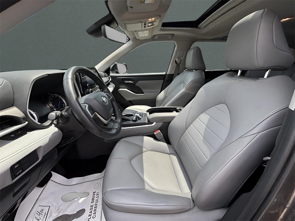 2022 Toyota Highlander Hybrid XLE photo 12