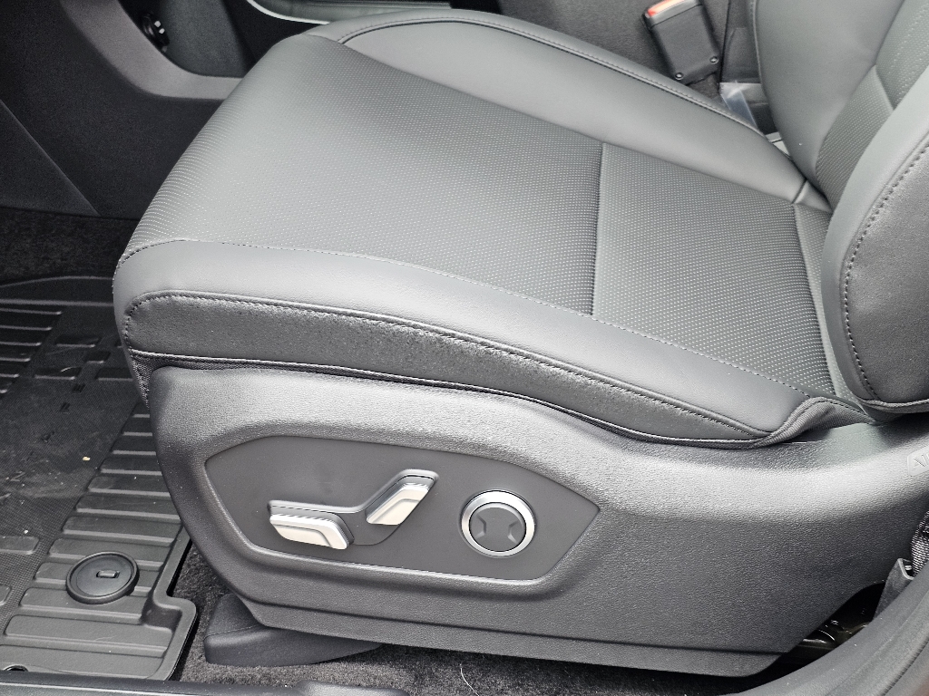 2025 Hyundai Santa Fe XRT photo 3