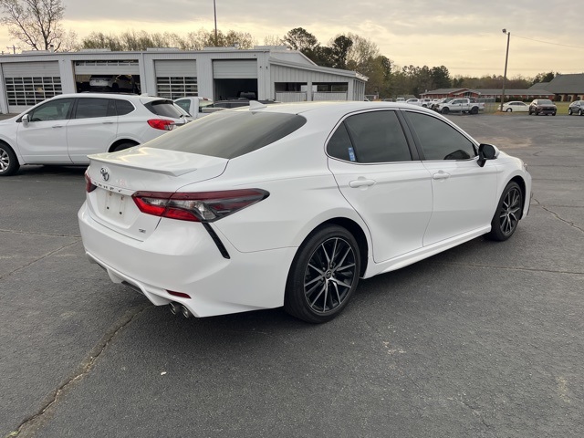 2022 Toyota Camry SE photo 3