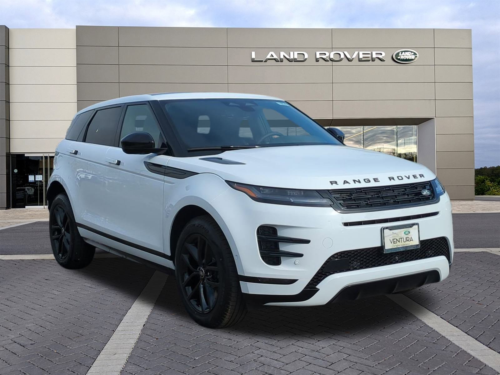 2026 Land Rover Range Rover Evoque Dynamic SE photo 2