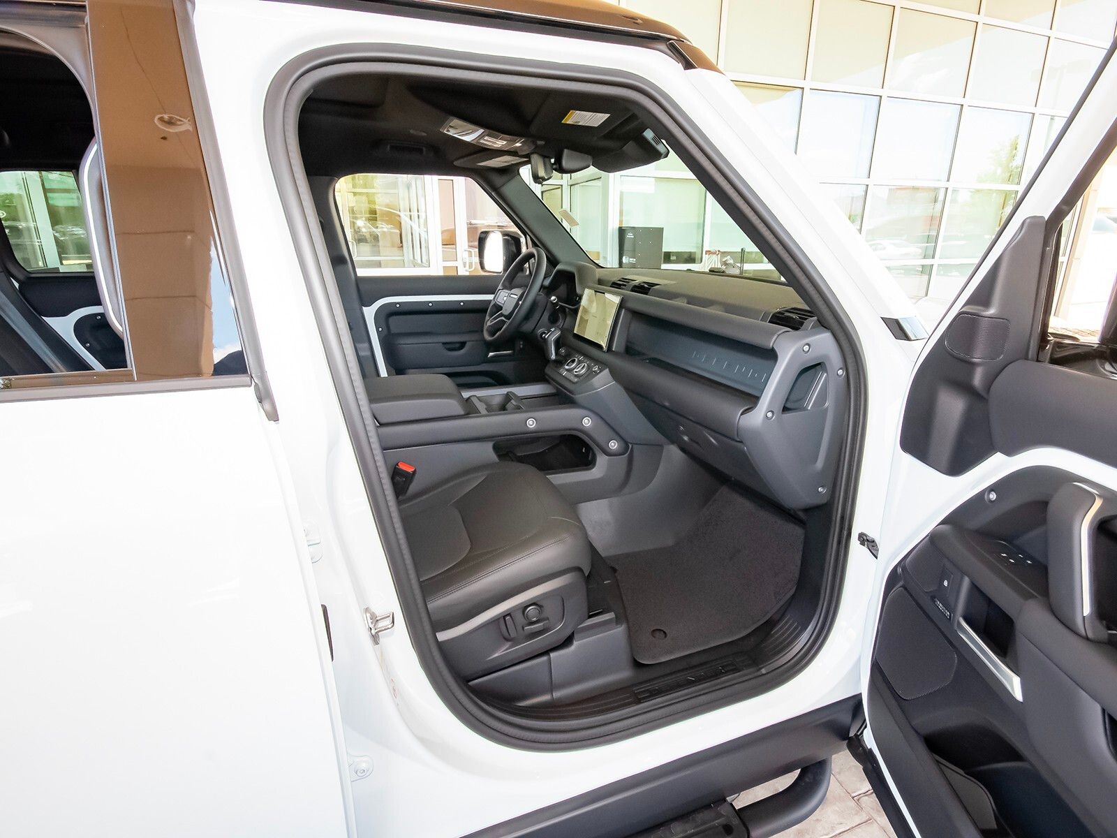 2025 Land Rover Defender 110 X-Dynamic SE photo 38