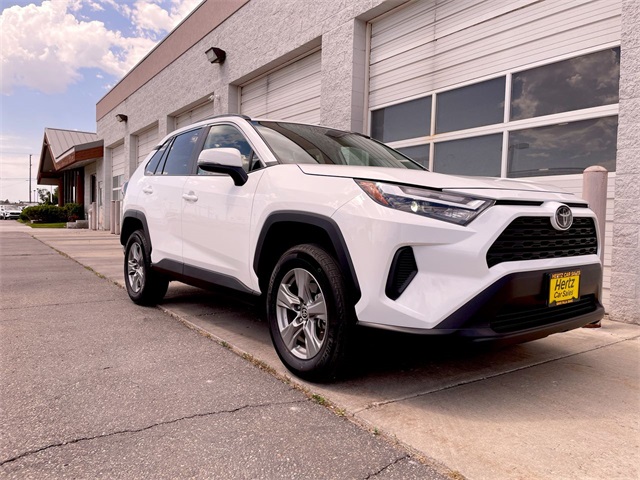 2024 Toyota RAV4 XLE photo 2