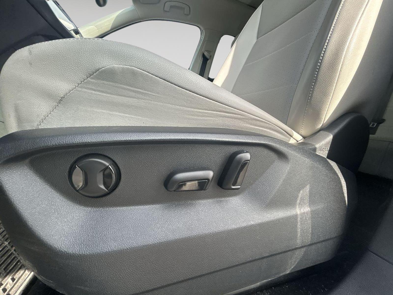 Used 2019 Volkswagen Tiguan SE with VIN 3VV2B7AX3KM142741 for sale in Kansas City