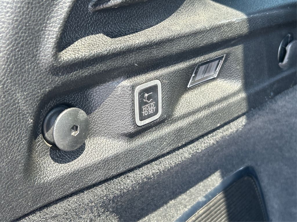 2023 Jeep Grand Cherokee Overland photo 13
