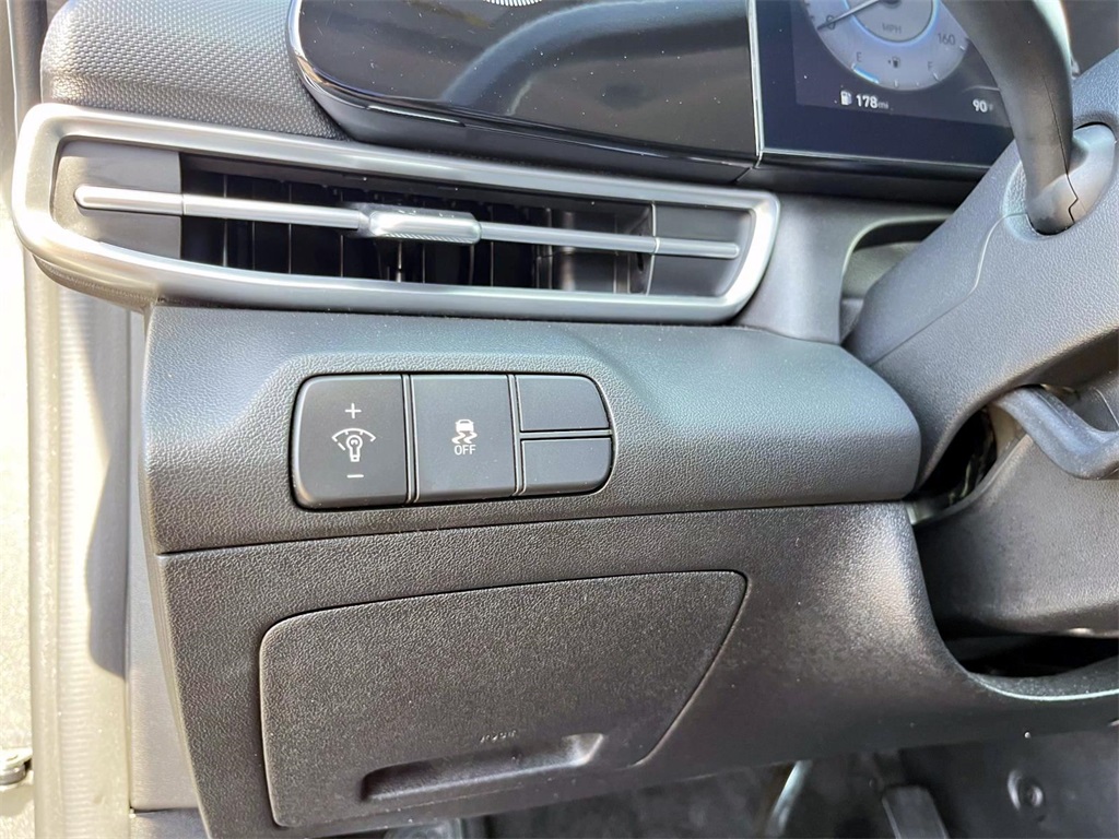 2024 Hyundai Elantra SEL photo 11