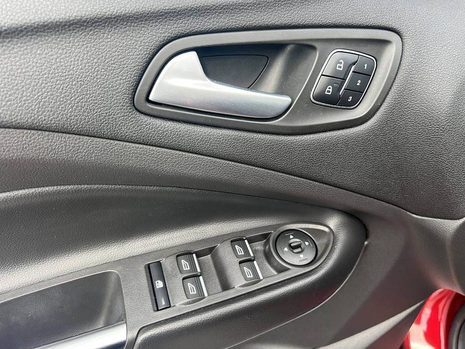 2019 Ford Escape Titanium photo 18