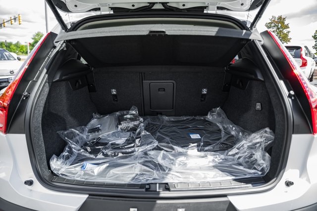 2025 Volvo XC40 Plus photo 8