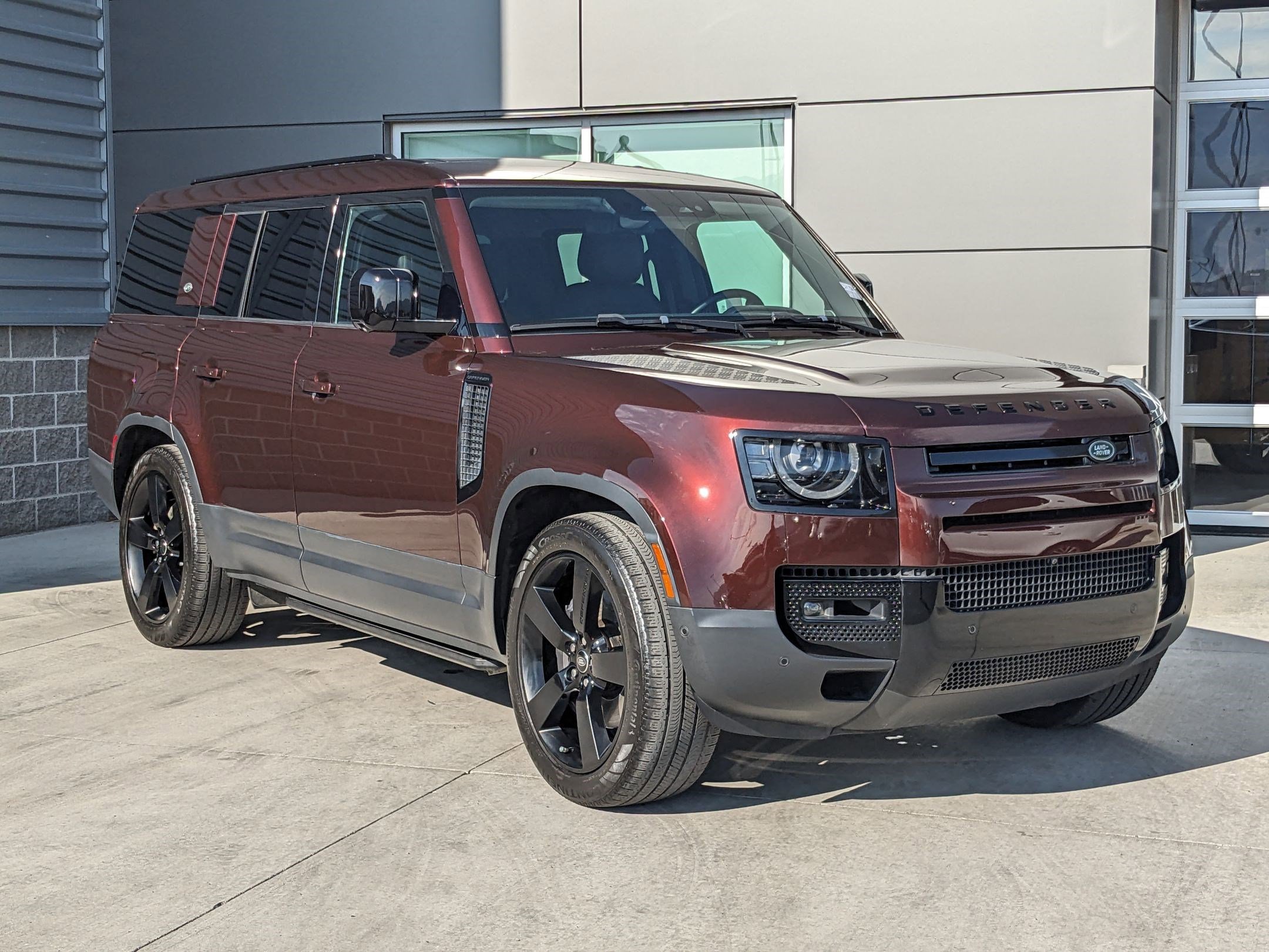 2023 Land Rover Defender 130 First Edition photo 3