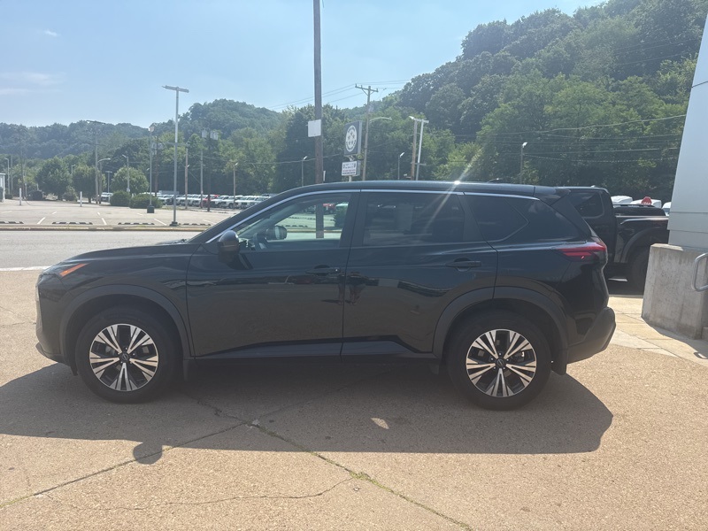 2022 Nissan Rogue SV photo 4
