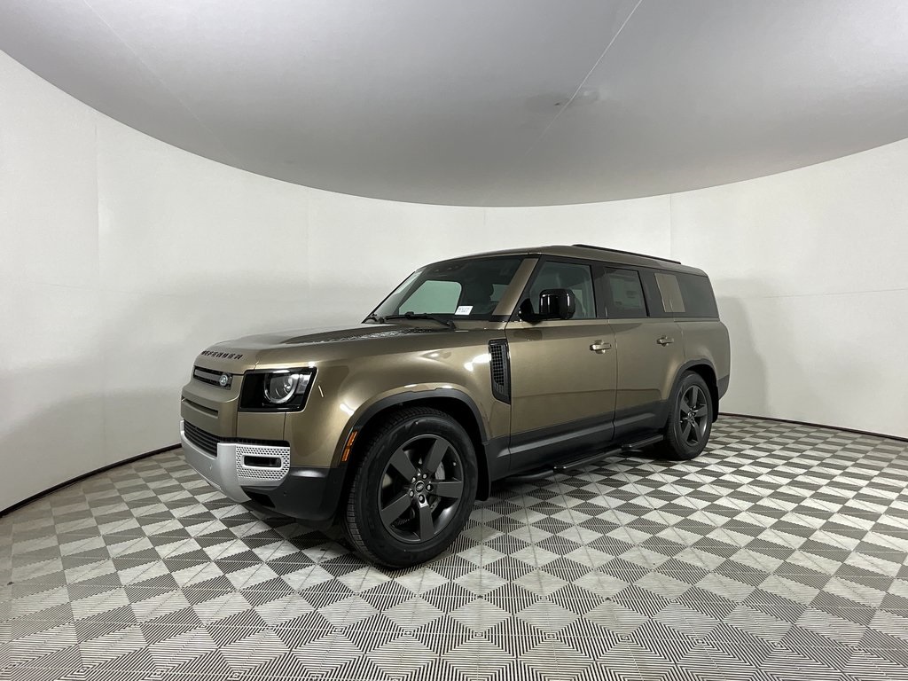 2025 Land Rover Defender S's photo