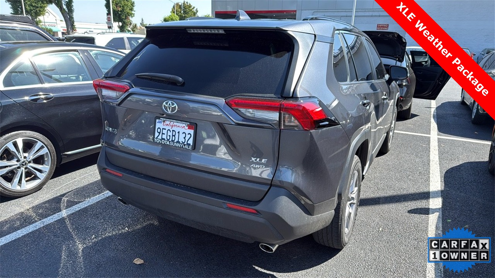 2023 Toyota RAV4 XLE photo 2