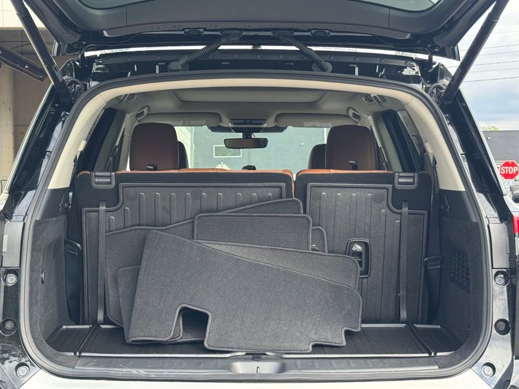 2025 Nissan Pathfinder Platinum photo 29