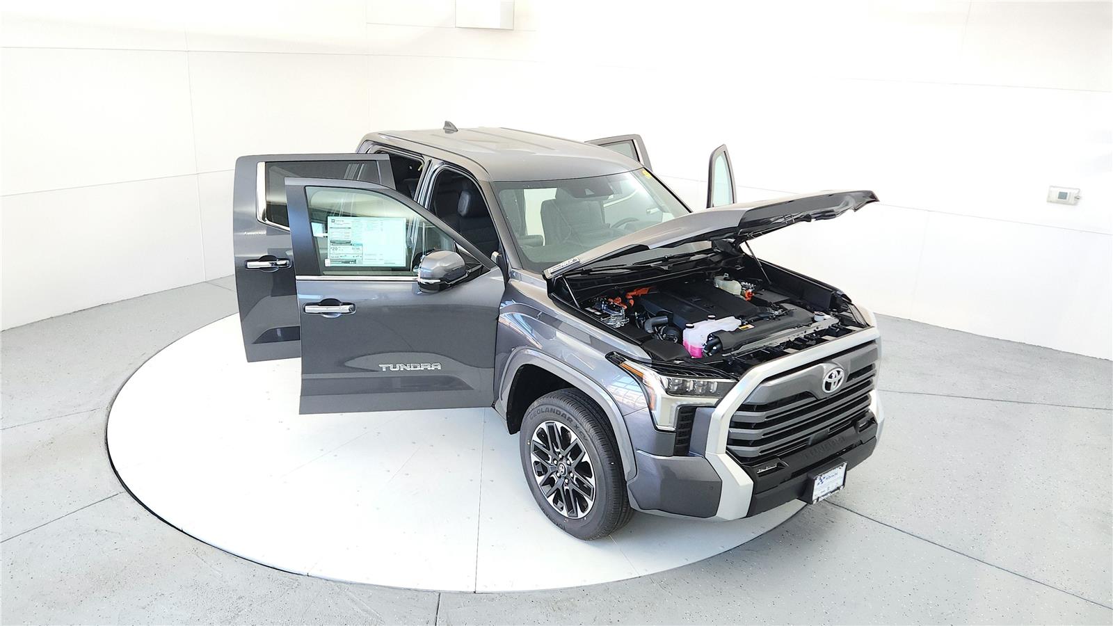 2025 Toyota Tundra Limited CrewMax photo 17