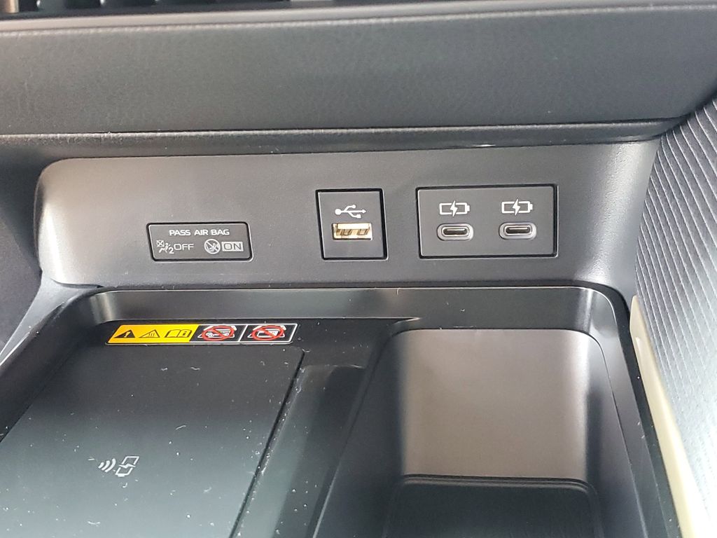 2025 Toyota Camry SE photo 24