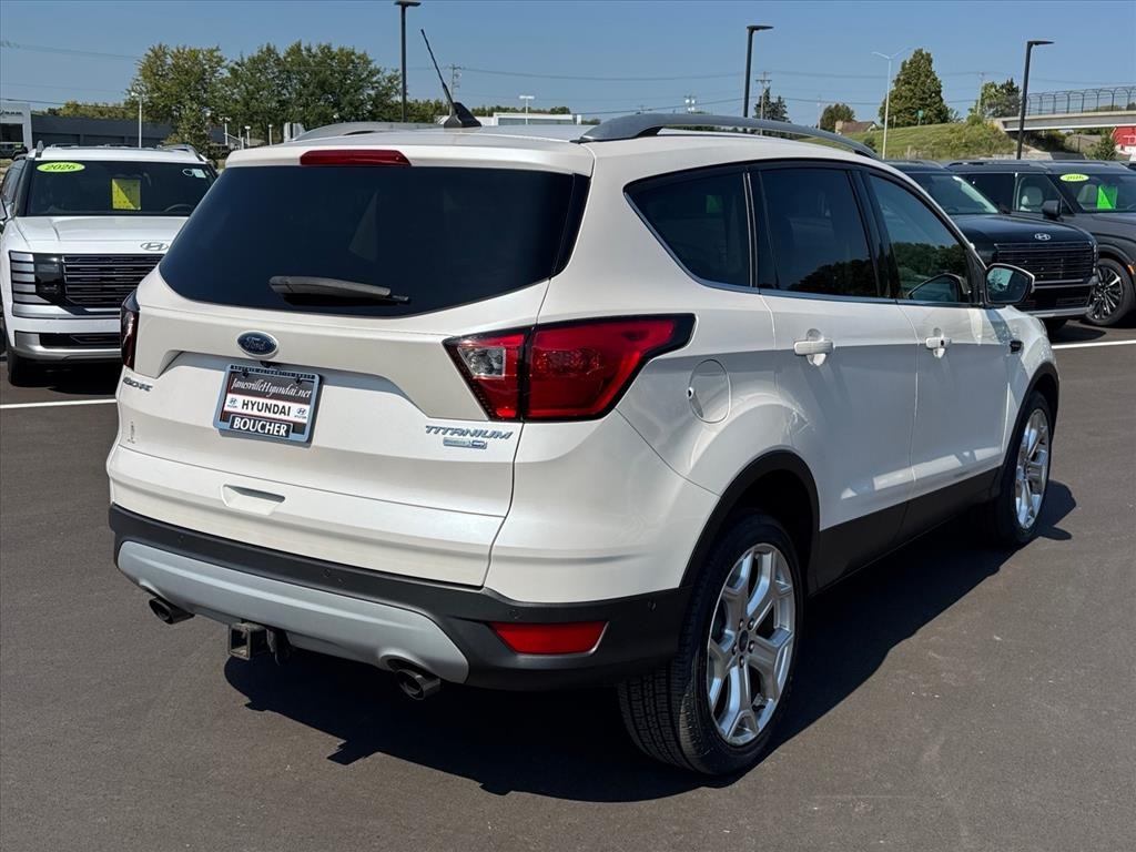 2019 Ford Escape Titanium photo 3