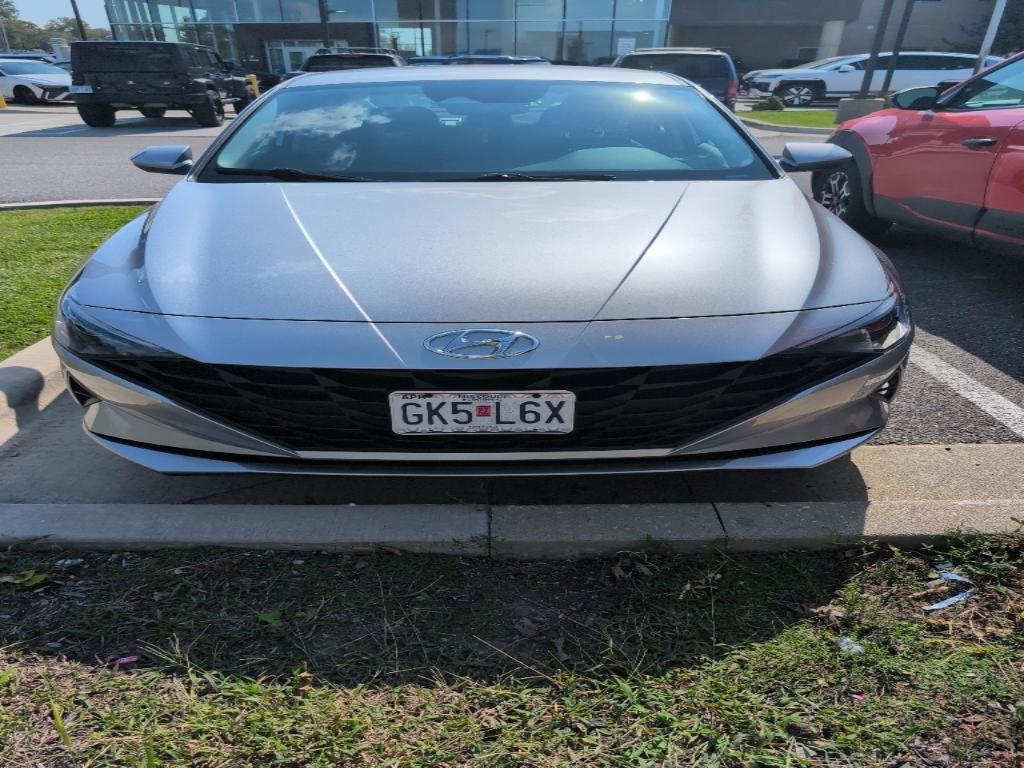 2023 Hyundai Elantra SEL photo 3