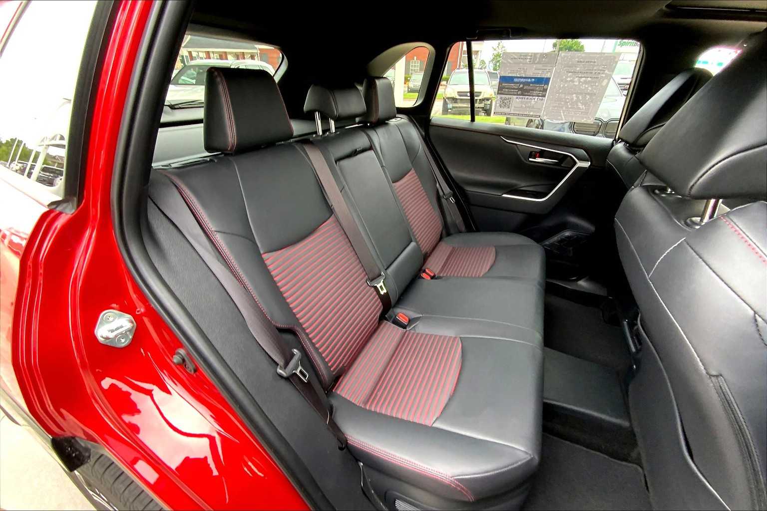 2025 Toyota RAV4 Hybrid XSE photo 35