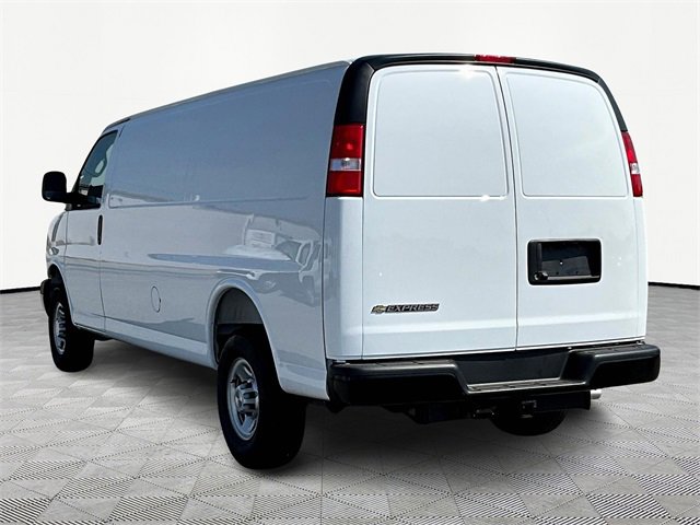 2025 Chevrolet Express Cargo 3500 photo 4
