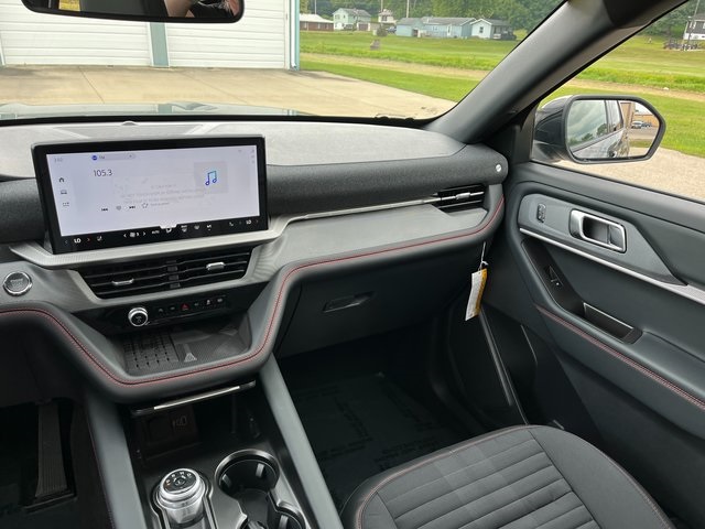 2025 Ford Explorer ST-Line photo 17