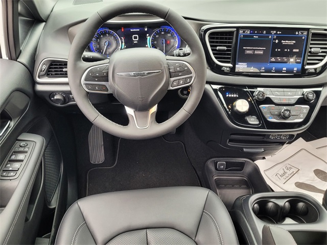 2025 Chrysler Voyager LX photo 7