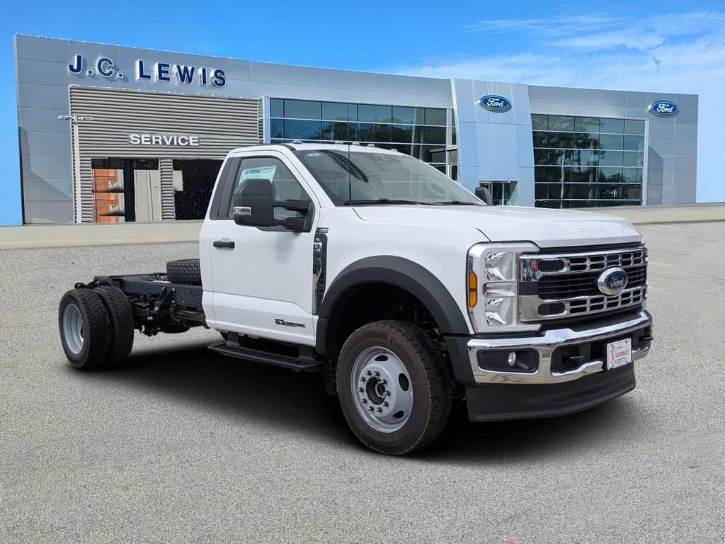 2025 Ford F-550 Super Duty Chassis Cab XL's photo