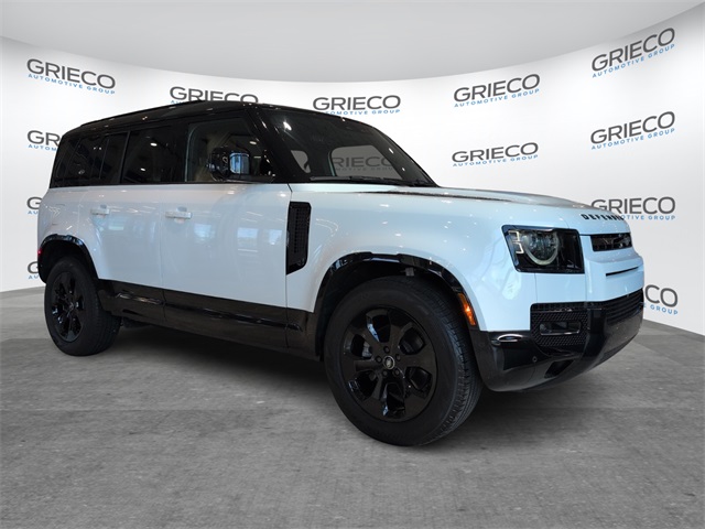 2024 Land Rover Defender S's photo