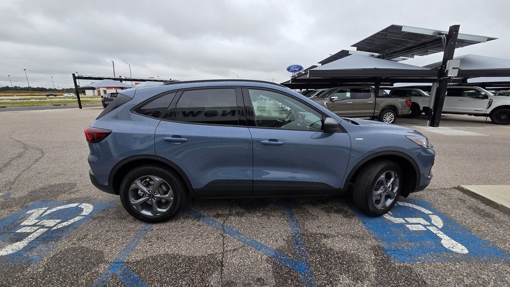 2026 Ford Escape ST-Line photo 4