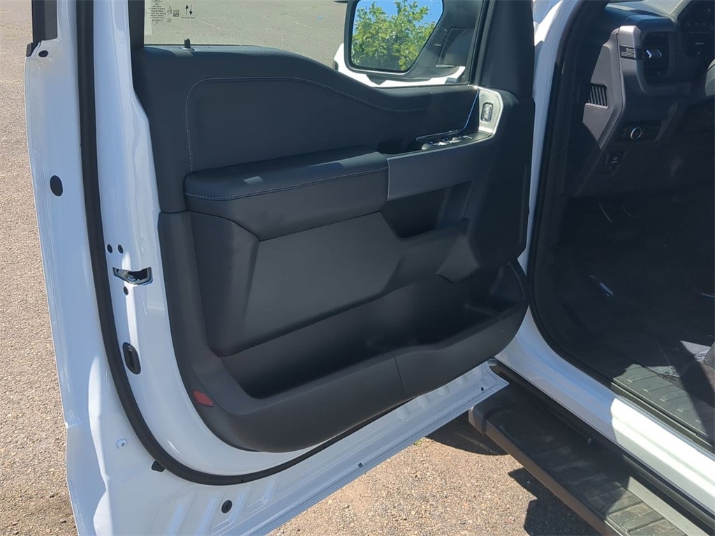 2025 Ford F-150 XLT photo 9