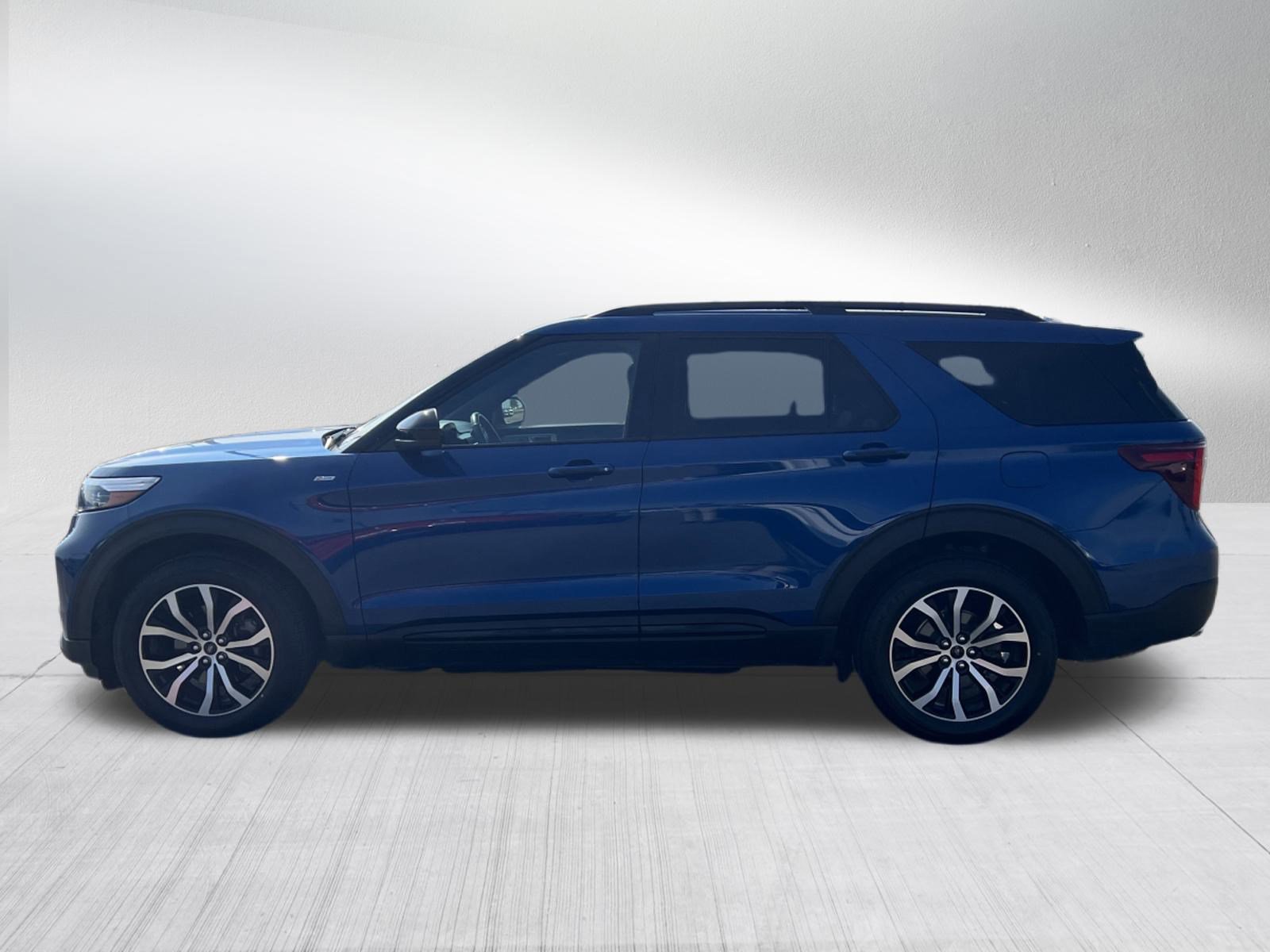 2022 Ford Explorer ST-Line photo 2