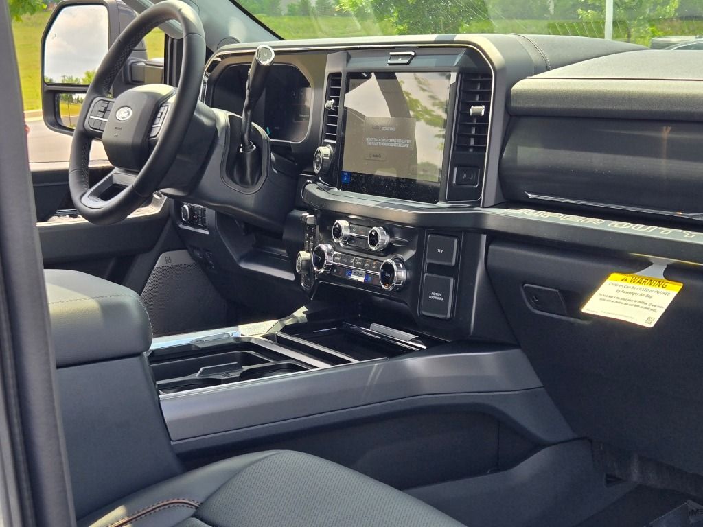 2025 Ford F-250 Lariat photo 7