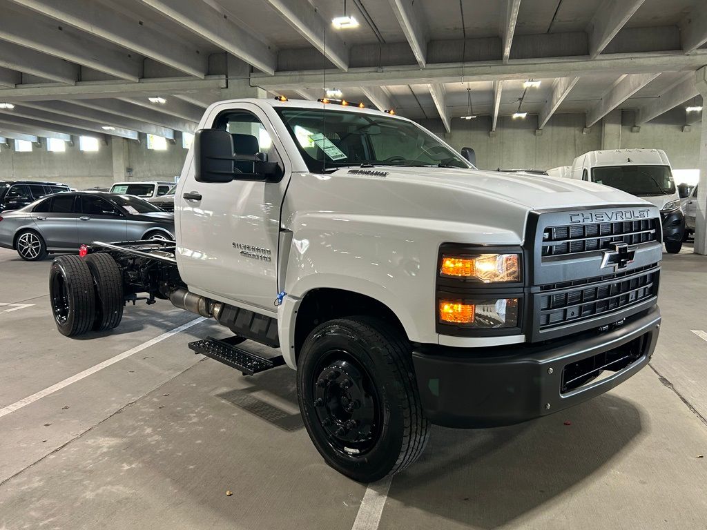 2024 Chevrolet Silverado Work Truck photo 2