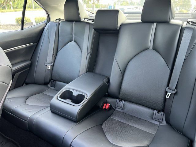 2022 Toyota Camry XLE photo 14