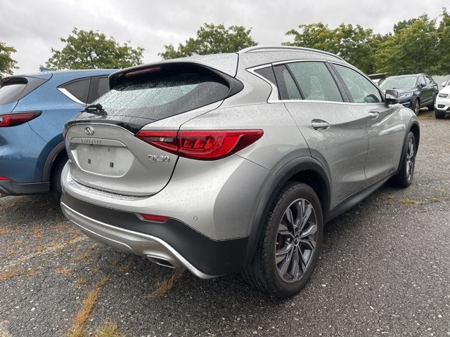 2017 Infiniti QX30 Premium photo 4
