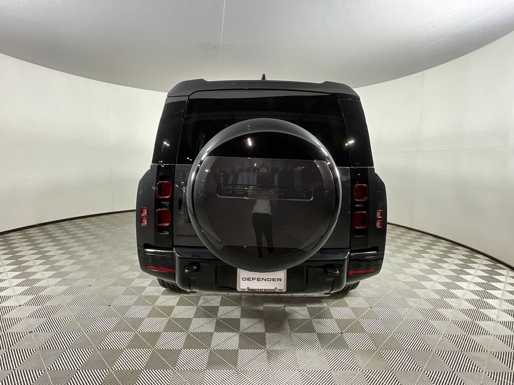 2025 Land Rover Defender 130 X-Dynamic SE photo 4