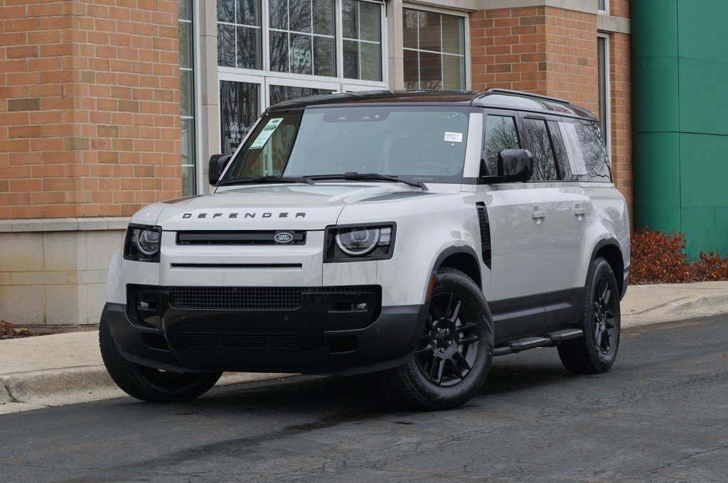 2026 Land Rover Defender S's photo