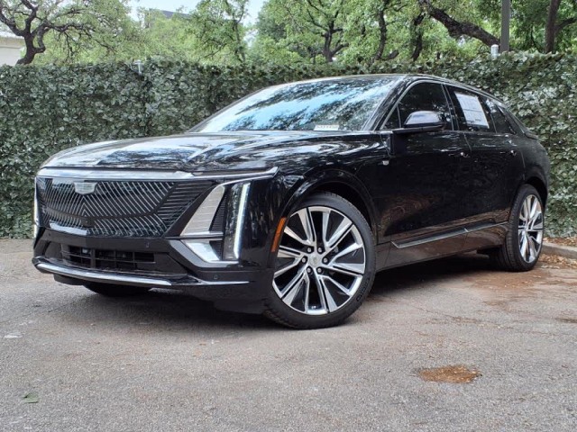 2025 Cadillac LYRIQ Luxury 3