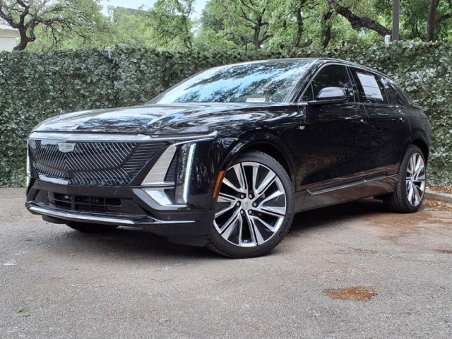 2025 Cadillac LYRIQ Luxury 3