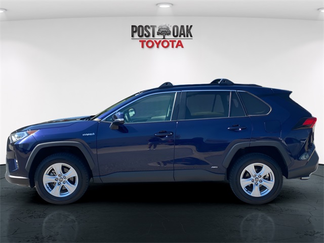 2021 Toyota RAV4 XLE photo 3