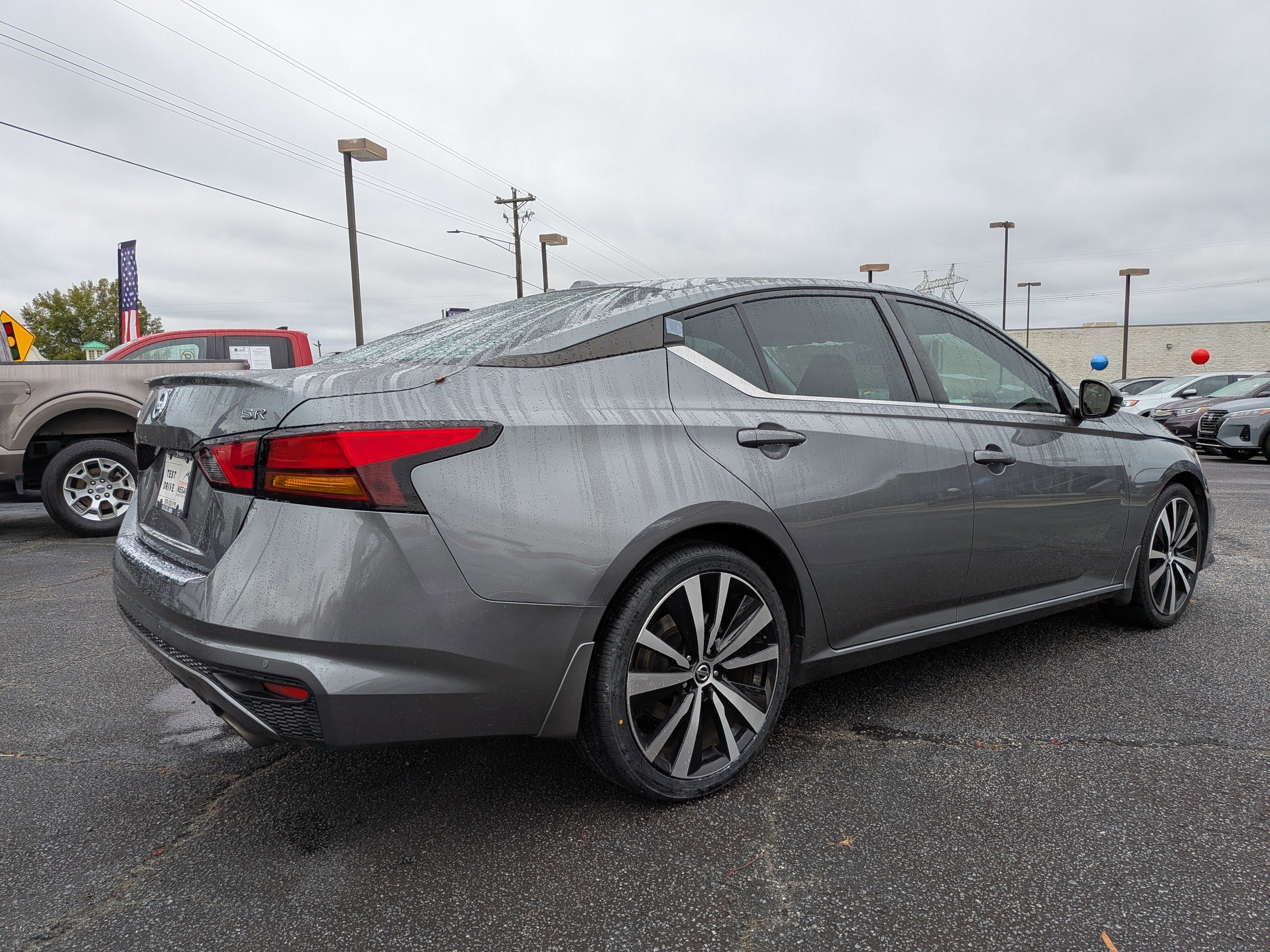 2021 Nissan Altima 2.5 SR photo 3