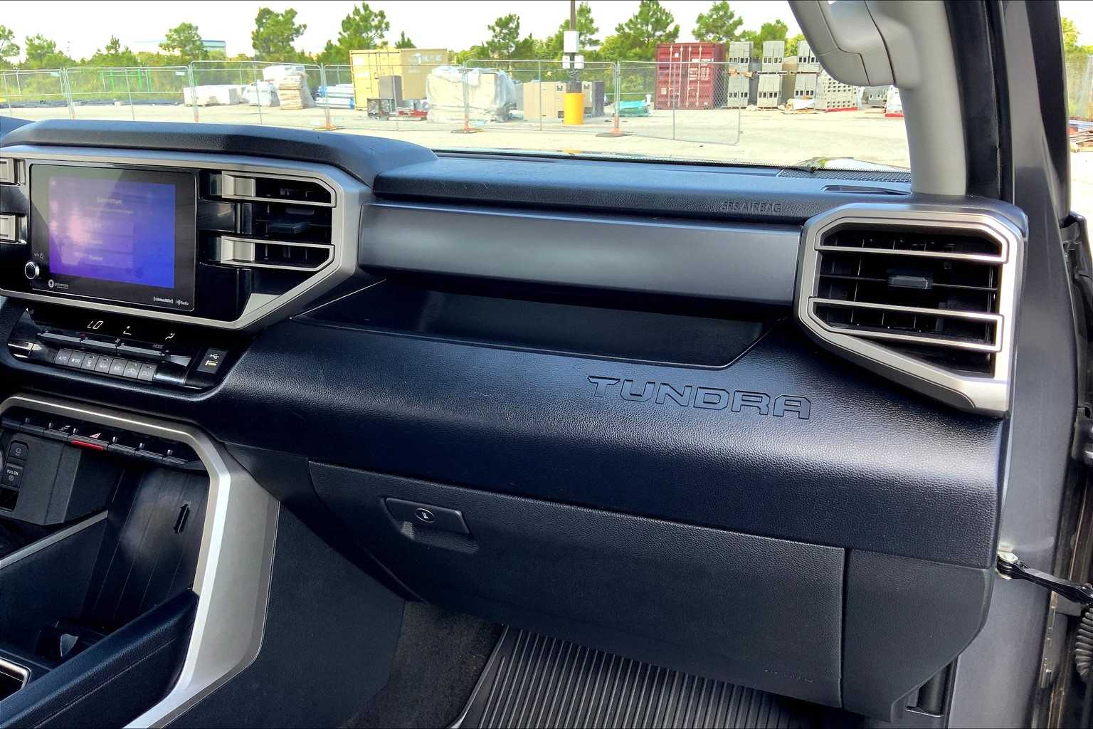 2023 Toyota Tundra SR5 CrewMax photo 17