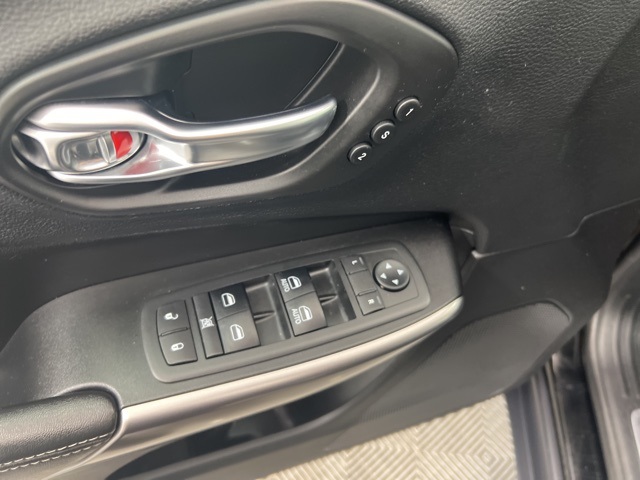 2020 Jeep Cherokee Limited photo 11