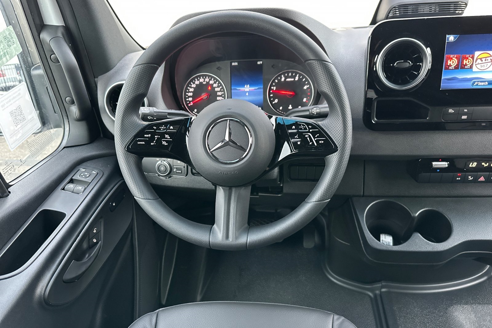 2026 Mercedes Benz Sprinter photo 3